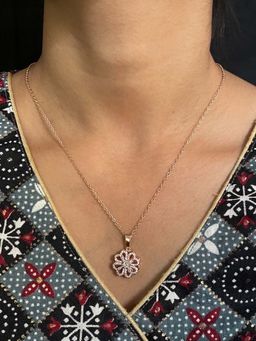 Digital Dress Room - Rose Gold Flower Pendant Necklace Design