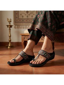Global Step - Bloom Toe-Ring Black Flats