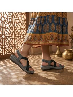 Global Step - Modern Criss-Cross Black Open Toe Flats