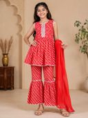 Red color option, Sold out, Currently selected