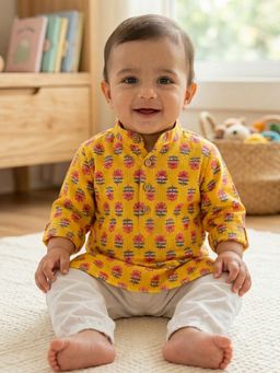 Kinder Kids - Girls Floral Printed Regular Pure Cotton Kurta With Pyjama