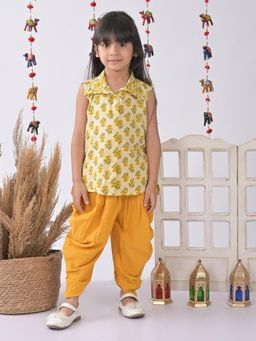 Kinder Kids - Girls Floral Printed Regular Pure Cotton Kurti With Dhoti