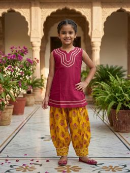Kinder Kids - Girls Floral Regular Thread Work Pure Cotton Kurta With Salwar