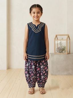 Kinder Kids - Girls Floral Embroidered Thread Work Pure Cotton Kurta With Salwar