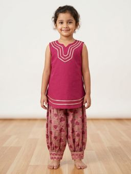 Kinder Kids - Girls Floral Regular Thread Work Pure Cotton Kurti With Salwar