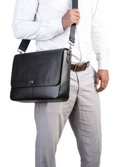 REVUP - Black Classic Leather Messenger Bag With Detachable Strap