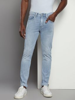 Calvin Klein - Men Blue Light Wash Tapered Fit Mid Rise Jeans