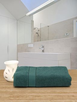 Creeva - 525 Gsm Soft Cotton Bath Towel Green