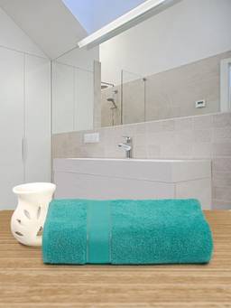 Creeva - 525 Gsm Soft Cotton Bath Towel Sea Green