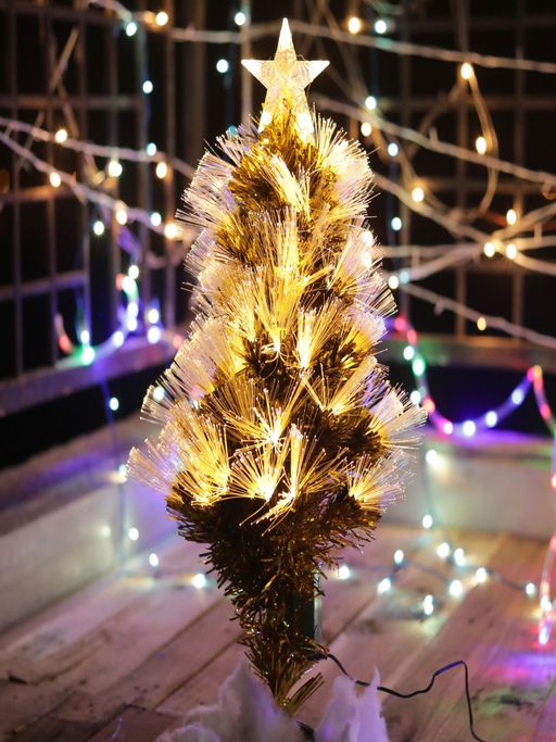 Tayhaa Glowing Golden Decorative Christmas Tree