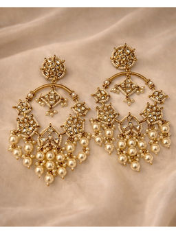 Qunic - The Pearl Darbar White Earrings