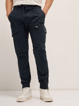 The Bear House - Men Blue Relaxed Fit Cotton Solid Cargo Joggers