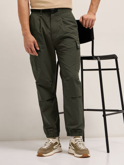 The Bear House - Men Olive Relaxed Fit Solid Cargo Joggers