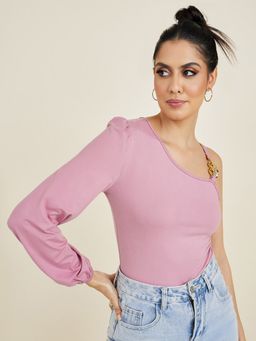 Styli - One Sleeve with Chain Detail Fitted Knit Top