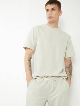 max - Men Solid T-shirt - Cream
