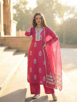 Gahan - Womens Pink Rayon Blend Printed Straight Kurta and Pant with Dupatta