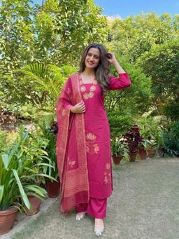 Gahan - Womens Pink Rayon Blend Printed Straight Kurta and Pant With Dupatta