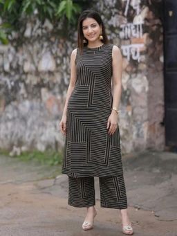 Gahan - Womens Black Rayon Blend Printed Straight Kurta With Pant