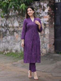 Gahan - Womens Purple Rayon Blend Floral Printed Straight Kurta With Pant