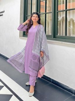 Gahan - Womens Purple Rayon Blend Solid straight Kurta and Pant With Dupatta