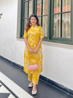 Gahan - Womens Yellow Rayon Blend Printed Straight Kurta With Pant