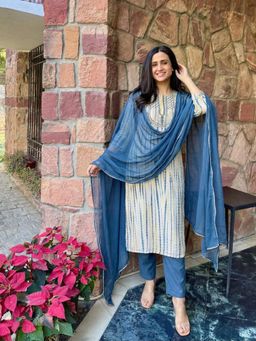 Gahan - Womens Begani Rayon Blend Printed Straight Kurta and Pant With Dupatta