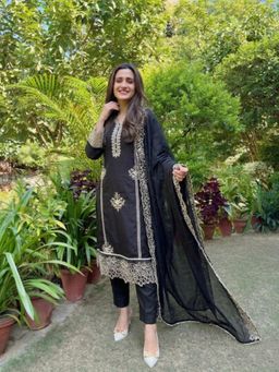 Gahan - Womens Black Rayon Blend Embroidered Straight Kurta and Pant With Dupatta