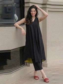 Gahan - Womens Black Rayon Blend Solid A-Line Kurta With Pant