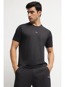 Reebok - Men Black Textured T-Shirt