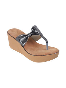 Catwalk - Women Round Toe Silver Wedges