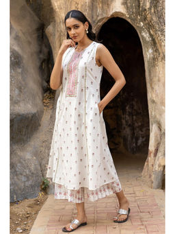 TERHA TAALI - White Cotton Floral Kurta and Palazzo