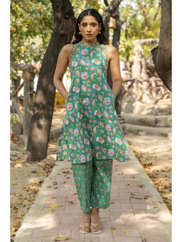 TERHA TAALI - Women Green Floral Cotton Kurta with Pant