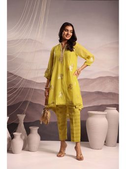 OMI - Yellow Embroidered Chanderi High-Low Kurta With Pant And Inner
