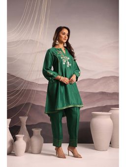 OMI - Green Embroidered High-Low Silk Kurta With Pant
