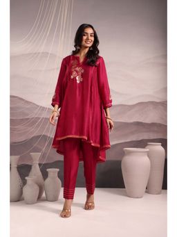 OMI - Magenta Embroidered High-Low Silk Kurta With Pant