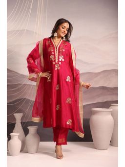 OMI - Magenta Embroidered V Neck Kurta With Pant And Dupatta