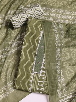 MEENA BAZAAR - Geometric Green Cotton Unstitched Dress Material