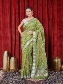 Green color option, Sold out, Currently selected
