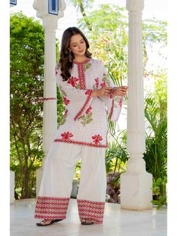 TERHA TAALI - White Floral Round Neck Kurti & Palazzo