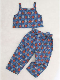 Woonie - This Woonie cotton printed set-blue is a summer essential for your little girl. Tailored in the finest material, it features a square neck. Style it with fancy accessories to complete her look.
