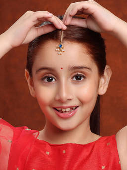 Ruby Raang Studio - Green Bead in Gold Plated Brass Tear Drop Shaped Maang Tikka with Jhallar Pearls