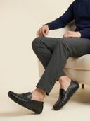 Black color option, Sold out, Currently selected