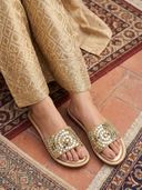 Gold color option, Currently selected
