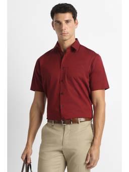 Van Heusen - Men Red Solid Half Sleeves Formal Shirt