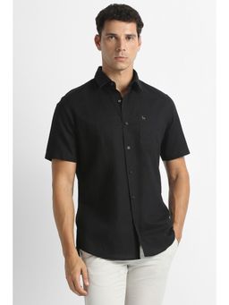 Van Heusen - Men Black Solid Half Sleeves Casual Shirt