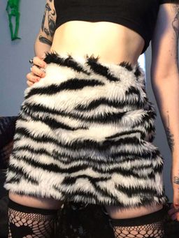 Outzidr - Black Mini Animal Print Slim Fit Skirt