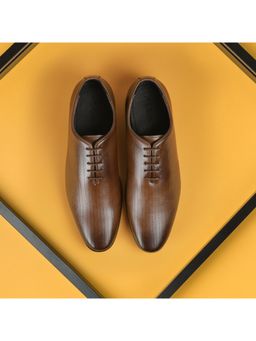 Mochi - Men Tan Lace Up Formal Oxfords