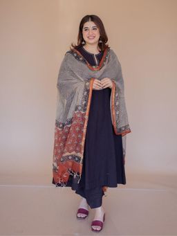 The Indian Ethnic Co. - Nyra Black Solid Slub Cotton Jhabbha Kali Kurta With Hand Embroidery