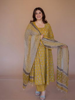 The Indian Ethnic Co. - Akrita Yellow Bagru Cotton Kali Kurta