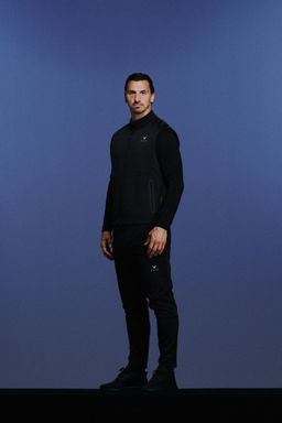 H&M - Men Black Sports Gilet With Thermomove